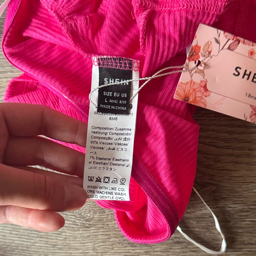 SHEIN STRAPLESS TOP - Picture 2 of 3